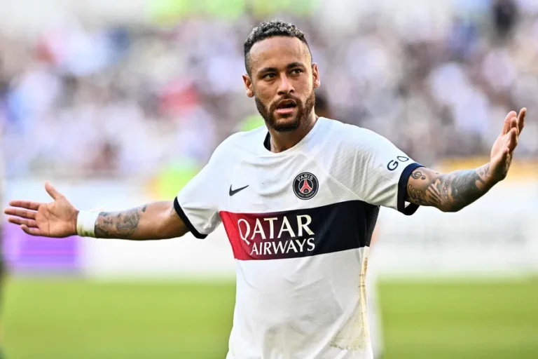 Proposta ‘irrecusável’ do Al Hilal balança Neymar; acordo seria questão de tempo, diz TV