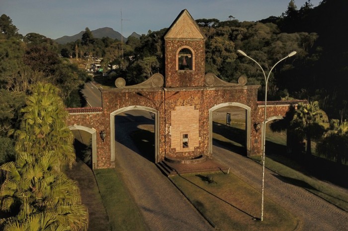 Favela do Moinho faz festa para lembrar dez anos da derrubada de muro