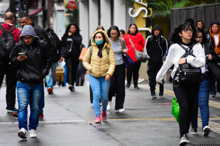 Previsão do Tempo: Frio e Chuva Persistem até Sexta em SP, Calor Retorna no Fim de Semana