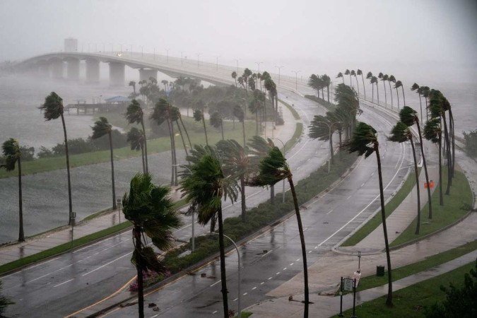 Tempestade Tropical Idalia se Transforma em Furacão e Ameaça a Flórida