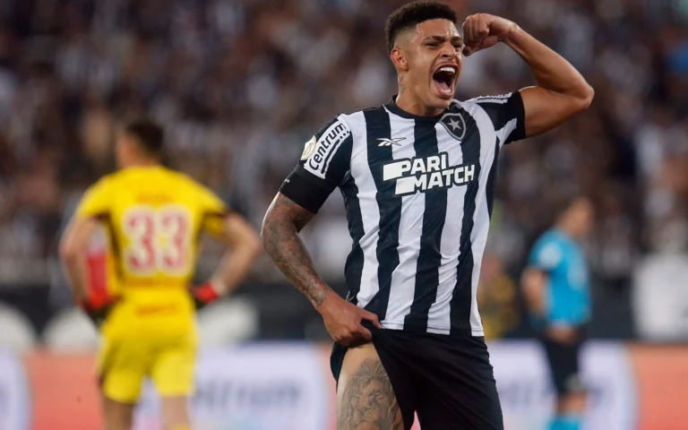 Botafogo Brilha no 2º Tempo, Supera o Inter e Abre Vantagem de 16 Pontos no Brasileirão