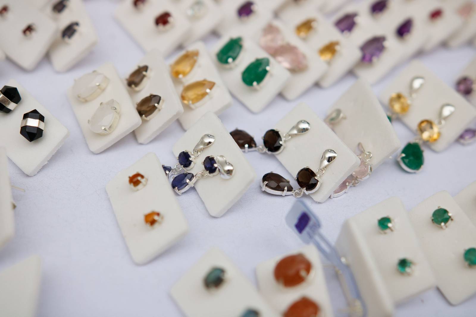 Revenda de joias ganha força no mercado brasileiro