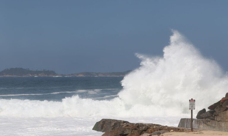 Rio pode ter ondas com até 2,5 metros até meia-noite deste sábado