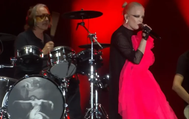 Garbage faz show enérgico em aquecimento para Foo Fighters no The Town