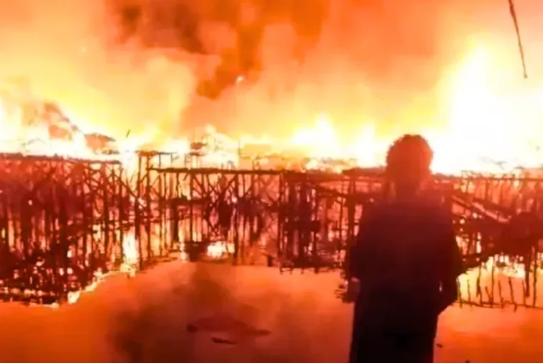 Incêndio se alastra e destrói moradias na Zona Noroeste, em Santos; VÍDEO