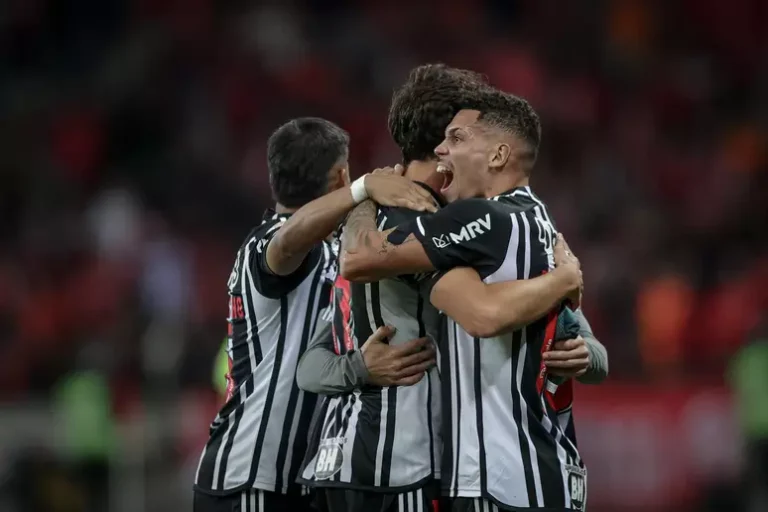 Atlético-MG vence o Internacional fora de casa e se aproxima do G-6