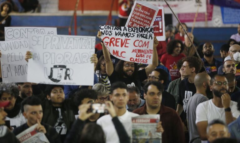 Em dia de greve, linha privatizada e elogiada apresenta falhas