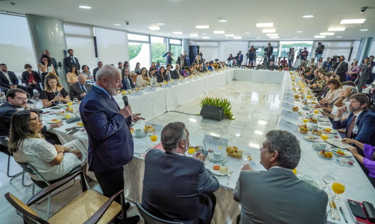 Dificilmente chegaremos a meta de déficit zero em 2024, diz Lula