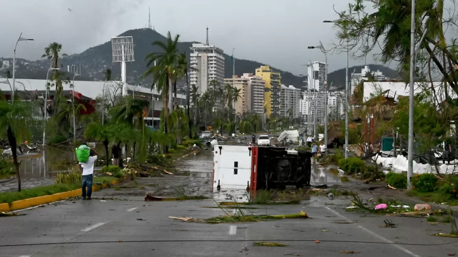 Sobe para 39 os mortos após passagem de furacão em Acapulco, no México