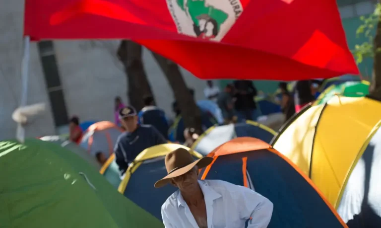 PE: trabalhadores sem-terra protestam contra assassinato de agricultor