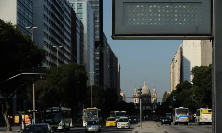 Onda de calor adia manutenção do Sistema Guandu, no Rio de Janeiro