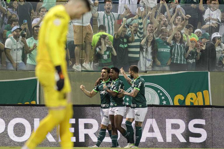 Endrick brilha, Palmeiras vence Athletico-PR e alcança o líder Botafogo no Brasileirão