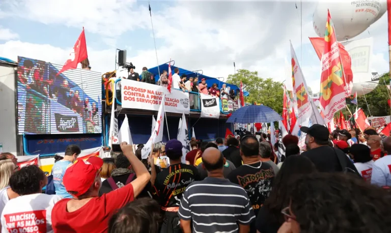 SP: manifestantes protestam contra privatizações e corte na educação