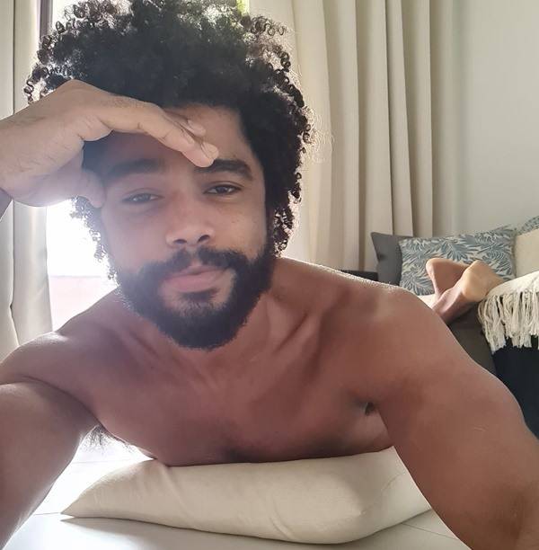 Vaza nudes do ator Diogo Almeida da novela Amor Perfeito da Globo