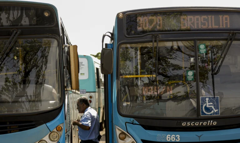 Rodoviários suspendem greve no DF