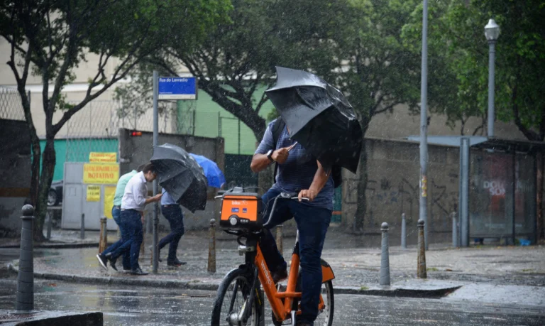 Rio de Janeiro tem recorde histórico de chuva em outubro