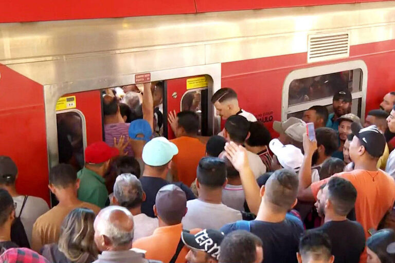 Linha 7-Rubi da CPTM Tem Falha e Passageiros Enfrentam Transtornos