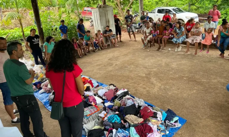 Afetados pela Usina de Belo Monte recebem doações em campanha de Natal