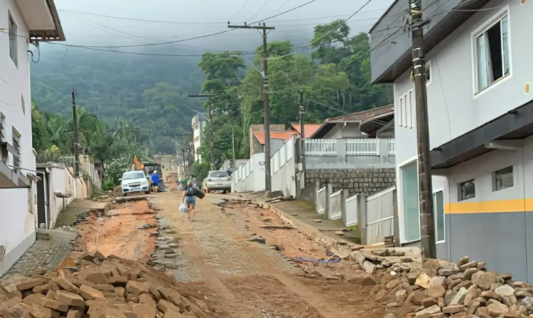 Temporal causa uma morte e estragos na Grande Florianópolis