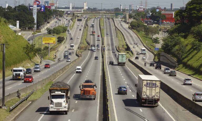 Via Dutra permanece com restrições em trecho no sentido São Paulo