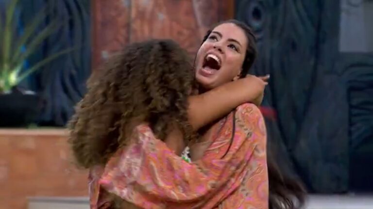 Fernanda celebra volta do Paredão no BBB 24 abraçada a Pitel