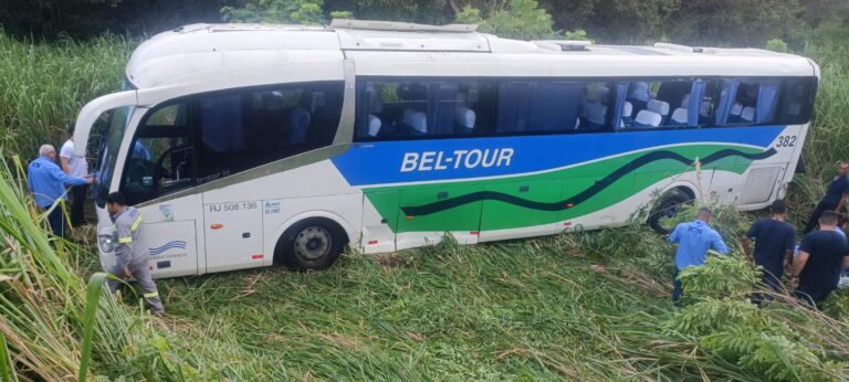 Acidente com ônibus deixa 25 feridos na Rio-Santos