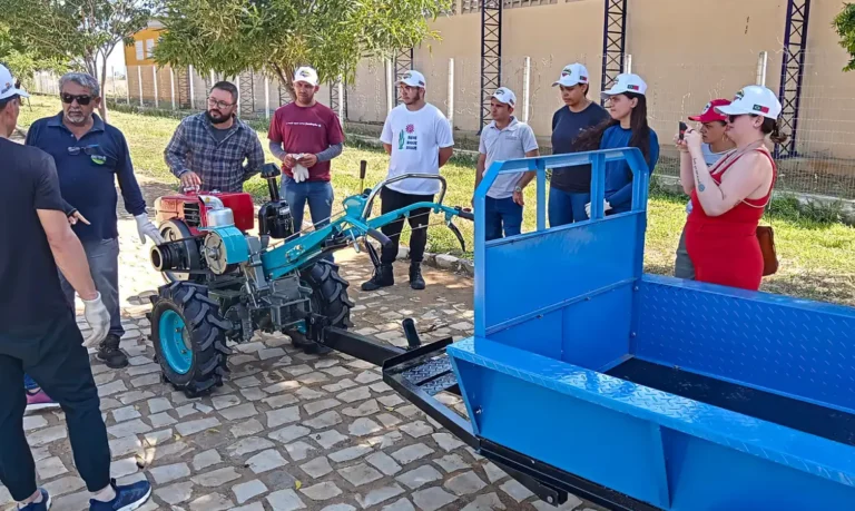 Parceria testa máquinas chinesas para agricultura familiar no RN