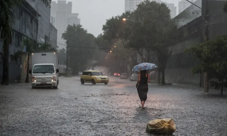 Chuva deixa cidade de São Paulo em estado de atenção para alagamentos