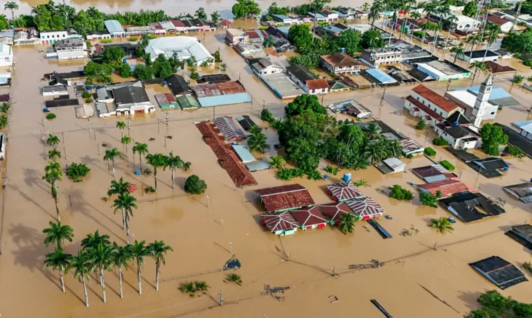 Brasileia, no Acre, têm a maior cheia já registrada na história