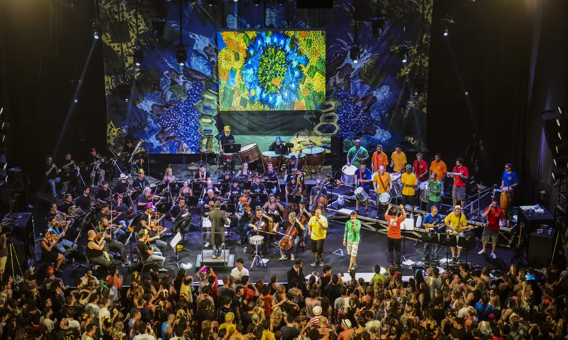 Orquestra da Petrobras e Monobloco se unem para baile sinfônico no Rio