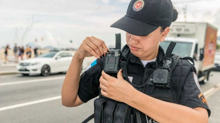 Uso de câmera corporal reduz letalidade policial no Rio