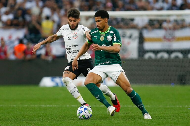 VÍDEO: Yuri Alberto sofre grave lesão em jogo contra o Palmeiras; veja estado de saúde