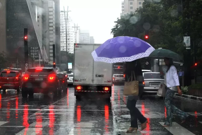 Chuva volta a colocar cidade de São Paulo em estado de atenção