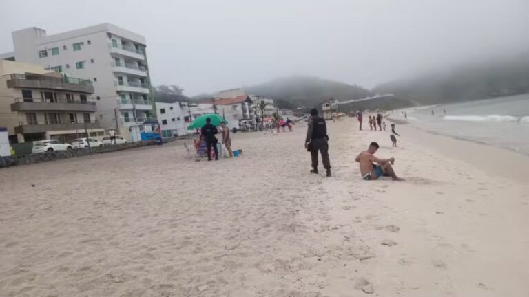 Raio mata homem em praia de Arraial do Cabo, no estado do Rio