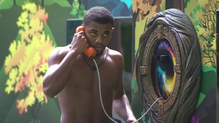 Big Fone toca, Davi atende e faz mistério sobre trolagem no BBB 24