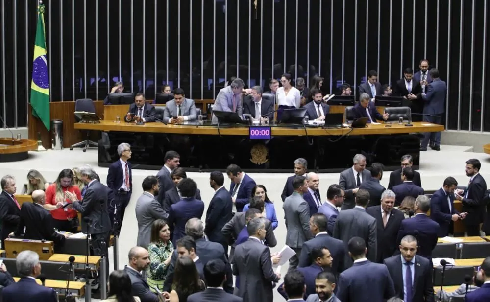 Câmara aprova fim da “saidinha” em feriados; Lula precisa sancionar medida