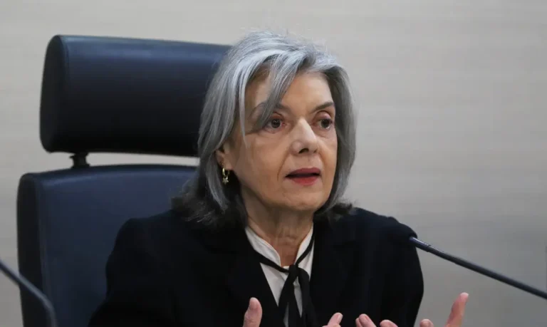 Ministra diz que mulheres continuam em desvalor profissional e social