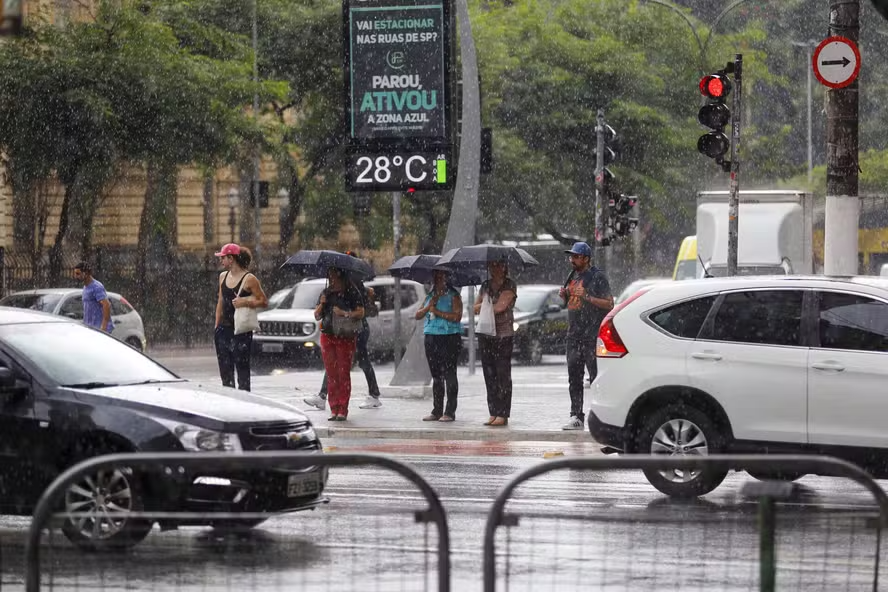 Frente fria provoca queda brusca de temperatura em São Paulo e em mais sete estados