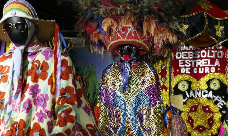 Exposição gratuita na Av. Paulista celebra a magia do Maracatu Rural