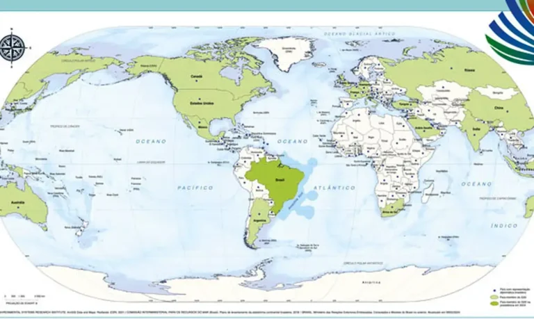 IBGE inicia venda do mapa-múndi com o Brasil no centro