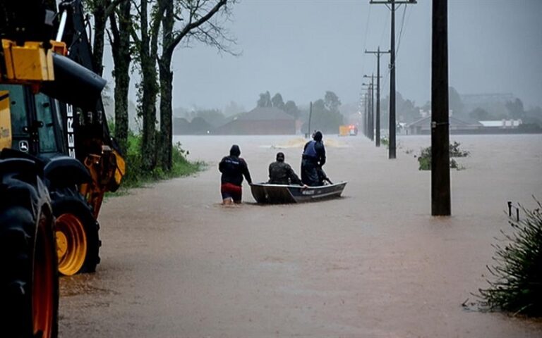 Chuvas no RS: moradores de 6 cidades devem deixar áreas de risco