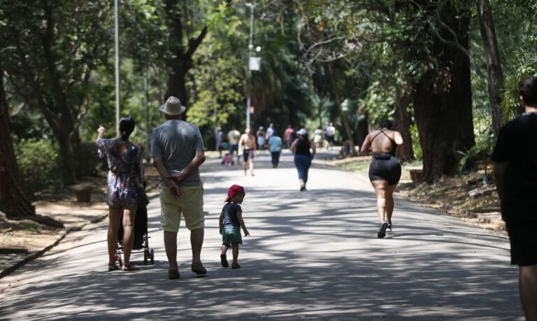 Semana começa com calor e sem sinal de chuva na capital paulista