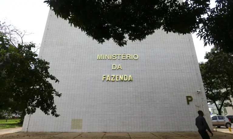 Prazo de adesão ao desenrola Brasil não é prorrogado, informa Fazenda