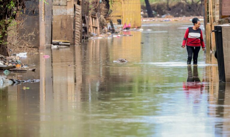 Chuvas e alagamentos voltam a preocupar moradores de Porto Alegre