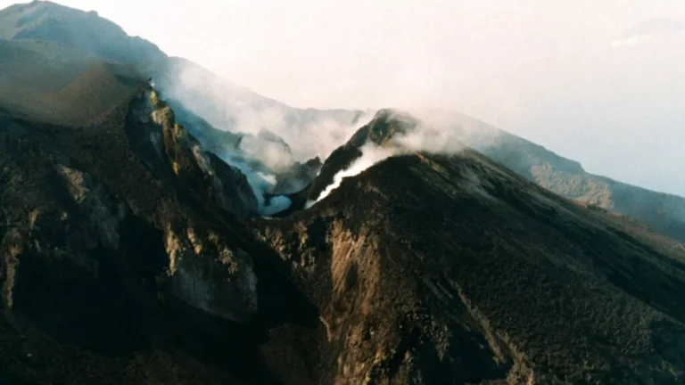 Stromboli: Após Erupção do Vulcão Etna, Segundo Vulcão Entra em Erupção na Itália