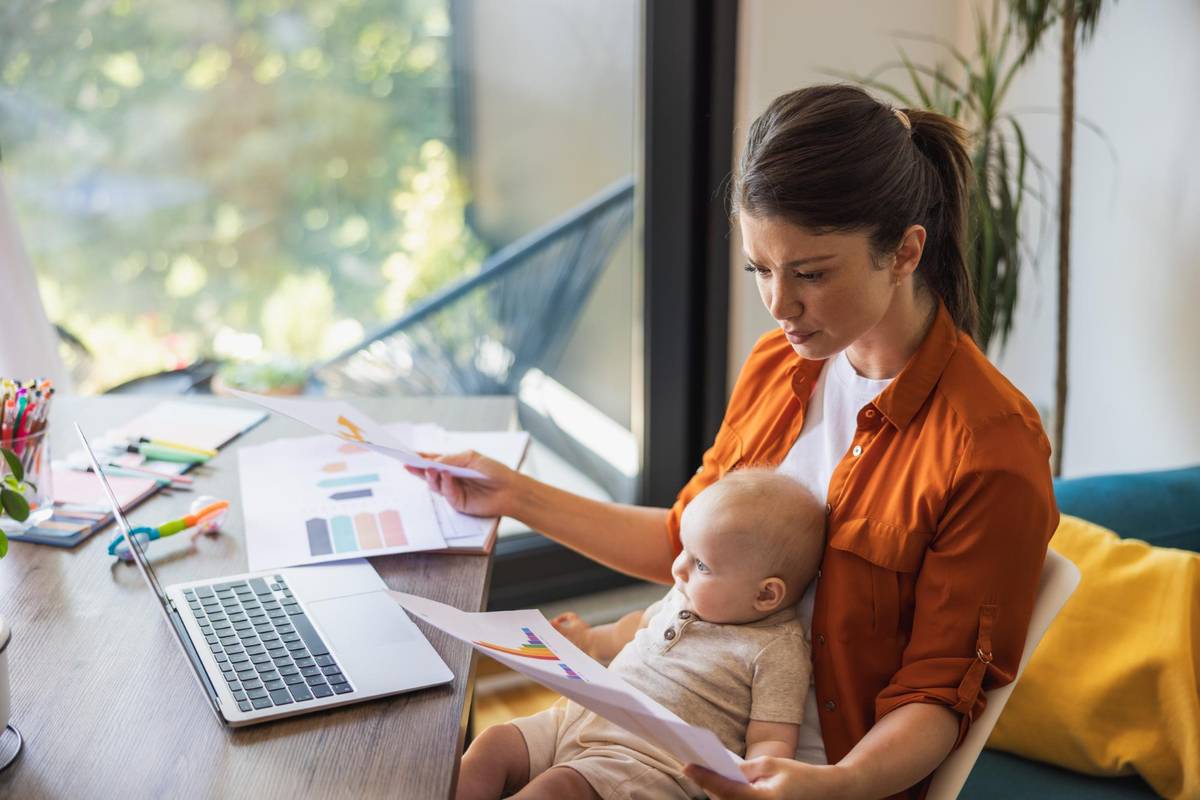 Dois terços das mães abandonam o trabalho por estresse
