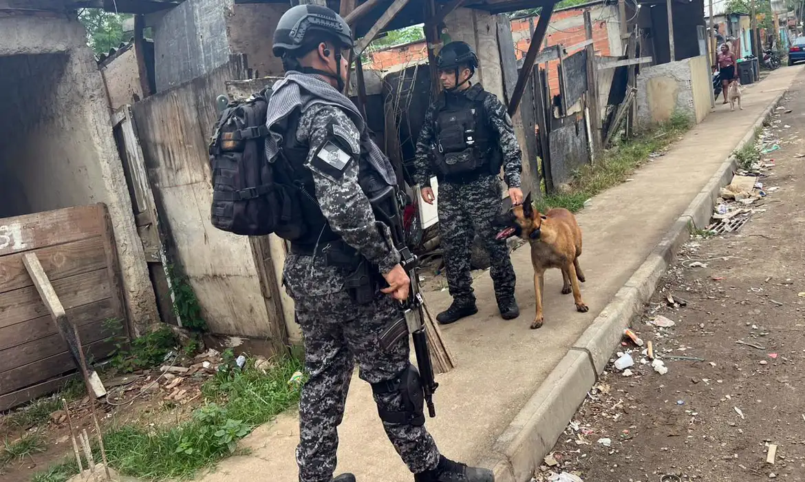 Operação da PM mira disputa de território em comunidades do Rio