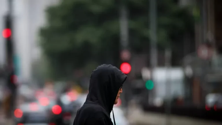 Com chuva, São Paulo registra tarde mais fria do ano na capital