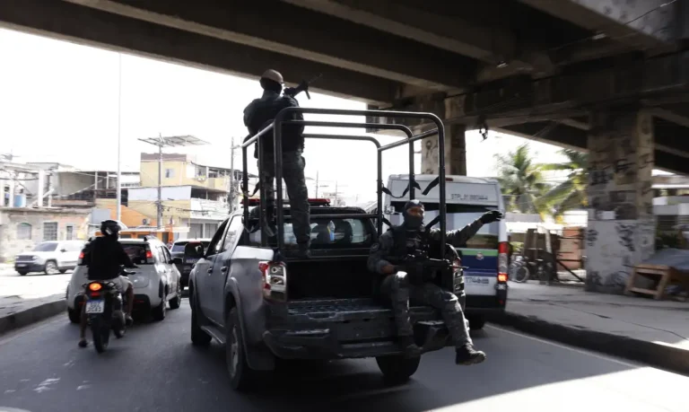 Terceiro dia de megaoperação no Rio mira transporte clandestino