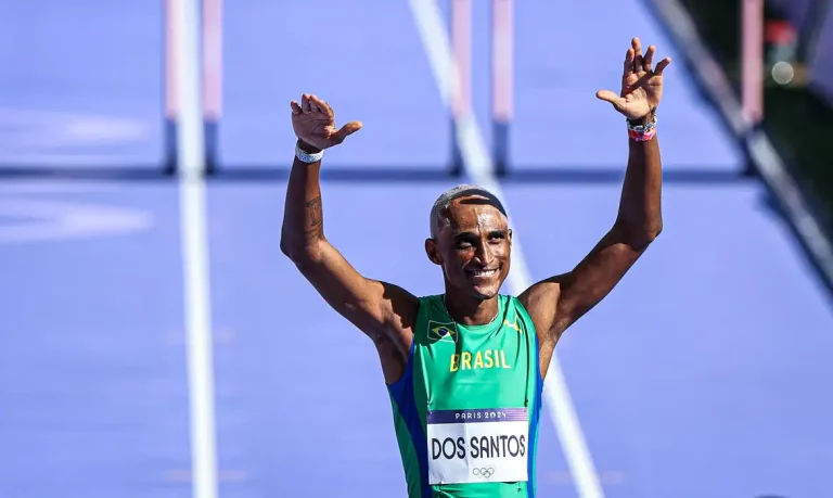 Alison dos Santos e Matheus Lima vão à semi dos 400m com barreiras